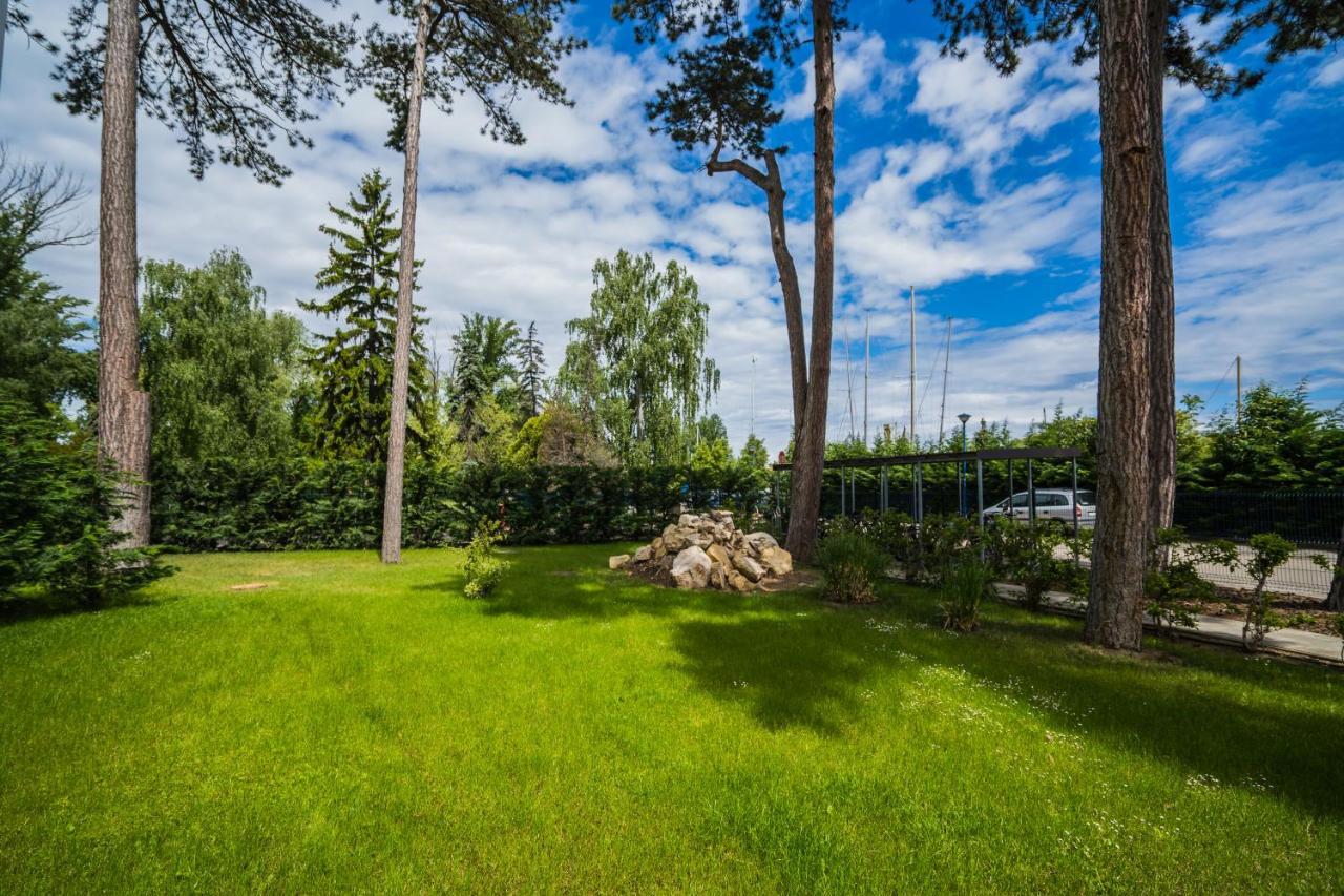 Mf Port Azur Wellness Apartments Шіофок Екстер'єр фото