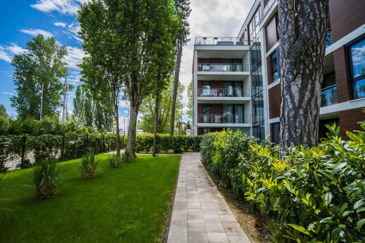 Mf Port Azur Wellness Apartments Шіофок Екстер'єр фото