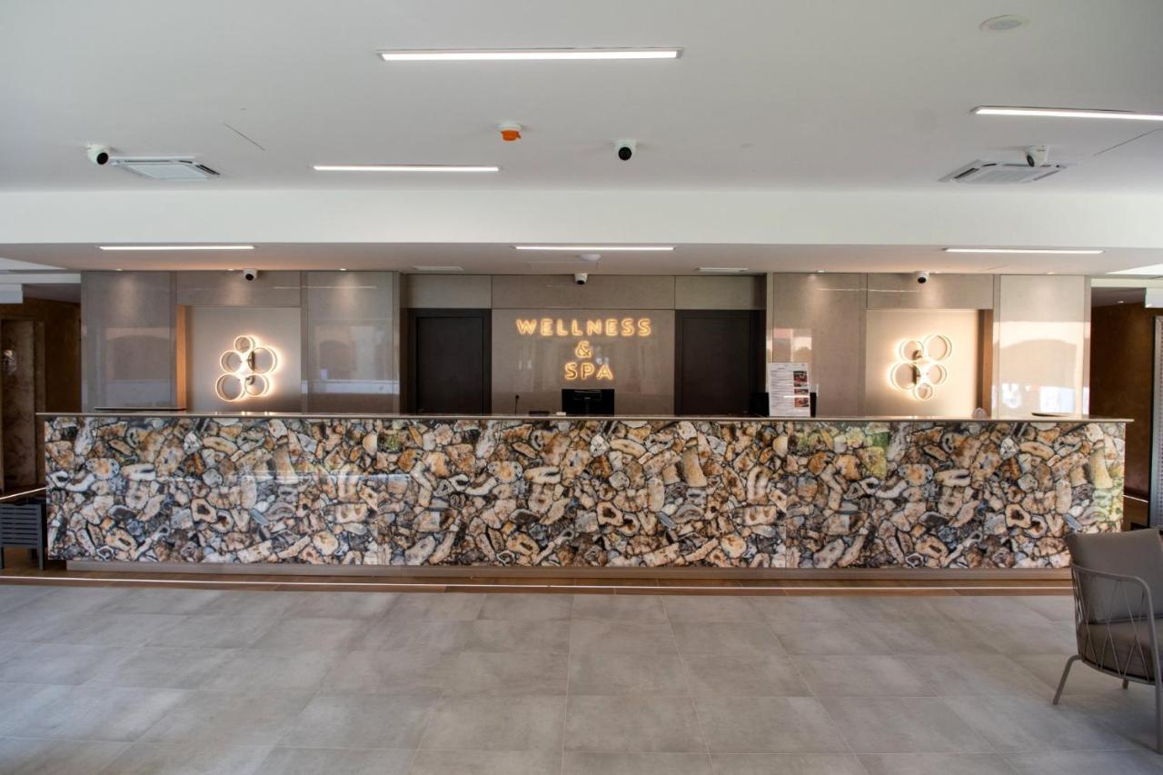 Mf Port Azur Wellness Apartments Шіофок Екстер'єр фото