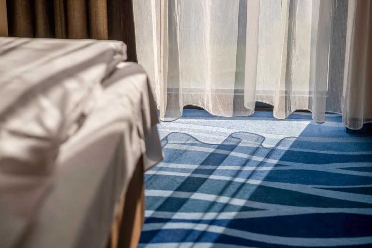 Mf Port Azur Wellness Apartments Шіофок Екстер'єр фото