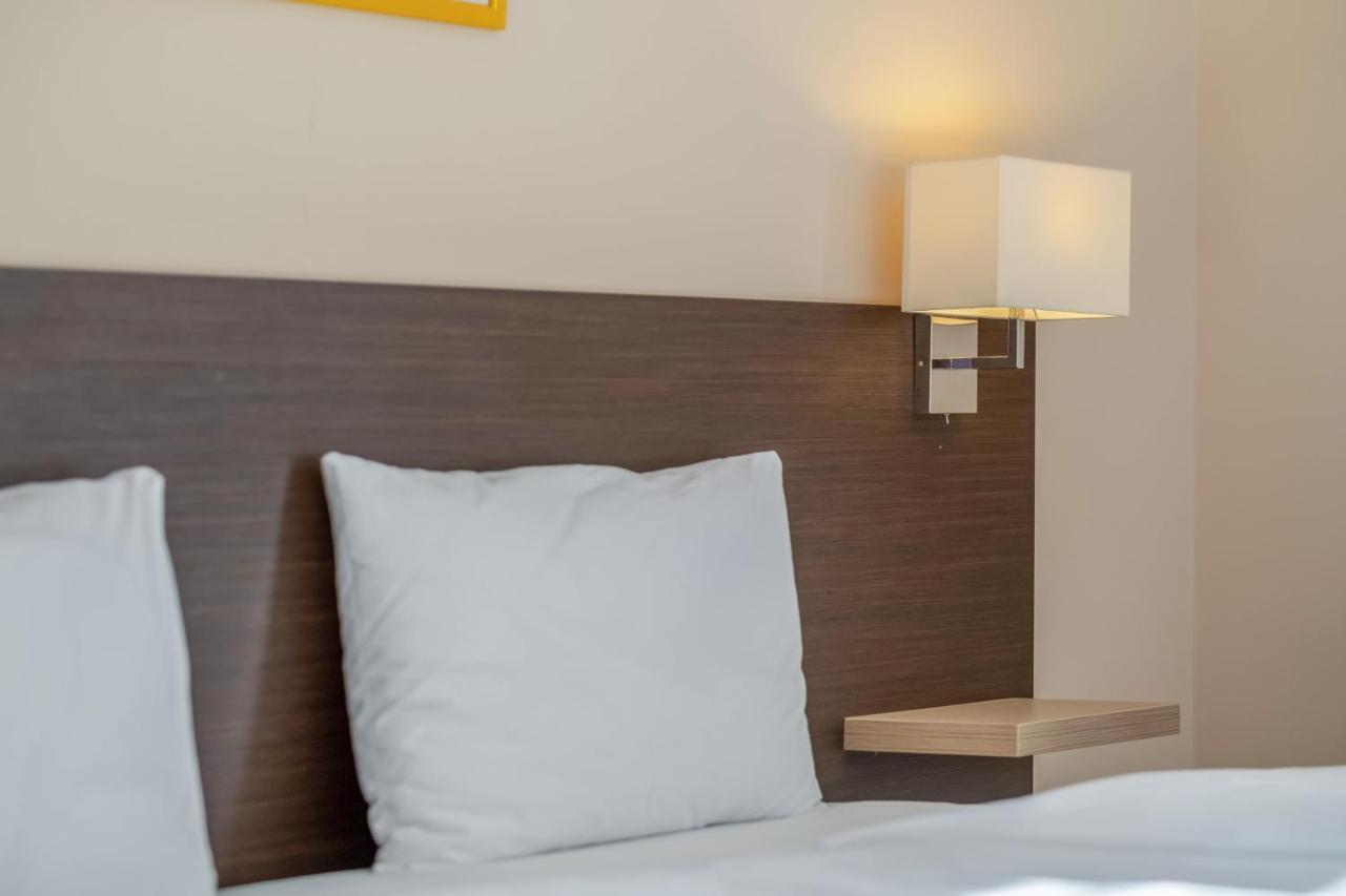 Mf Port Azur Wellness Apartments Шіофок Екстер'єр фото