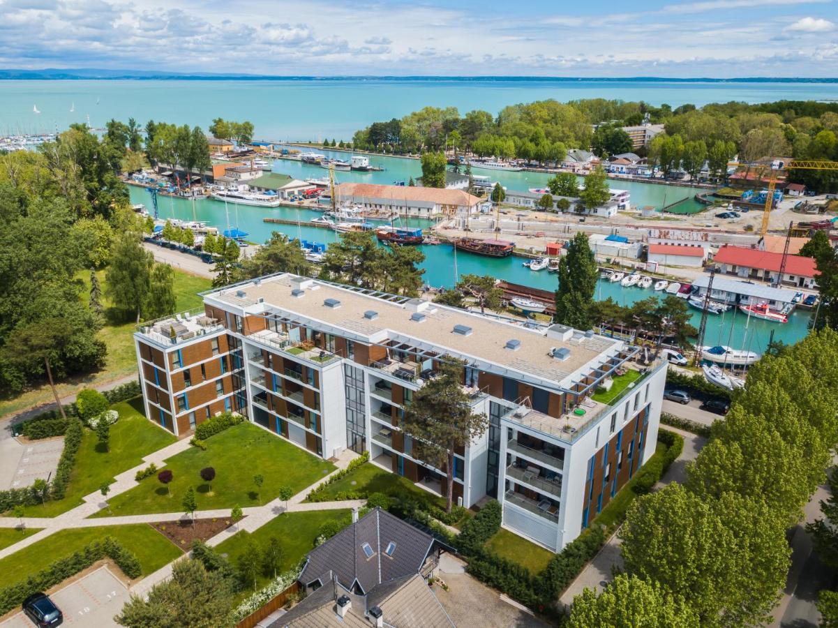 Mf Port Azur Wellness Apartments Шіофок Екстер'єр фото