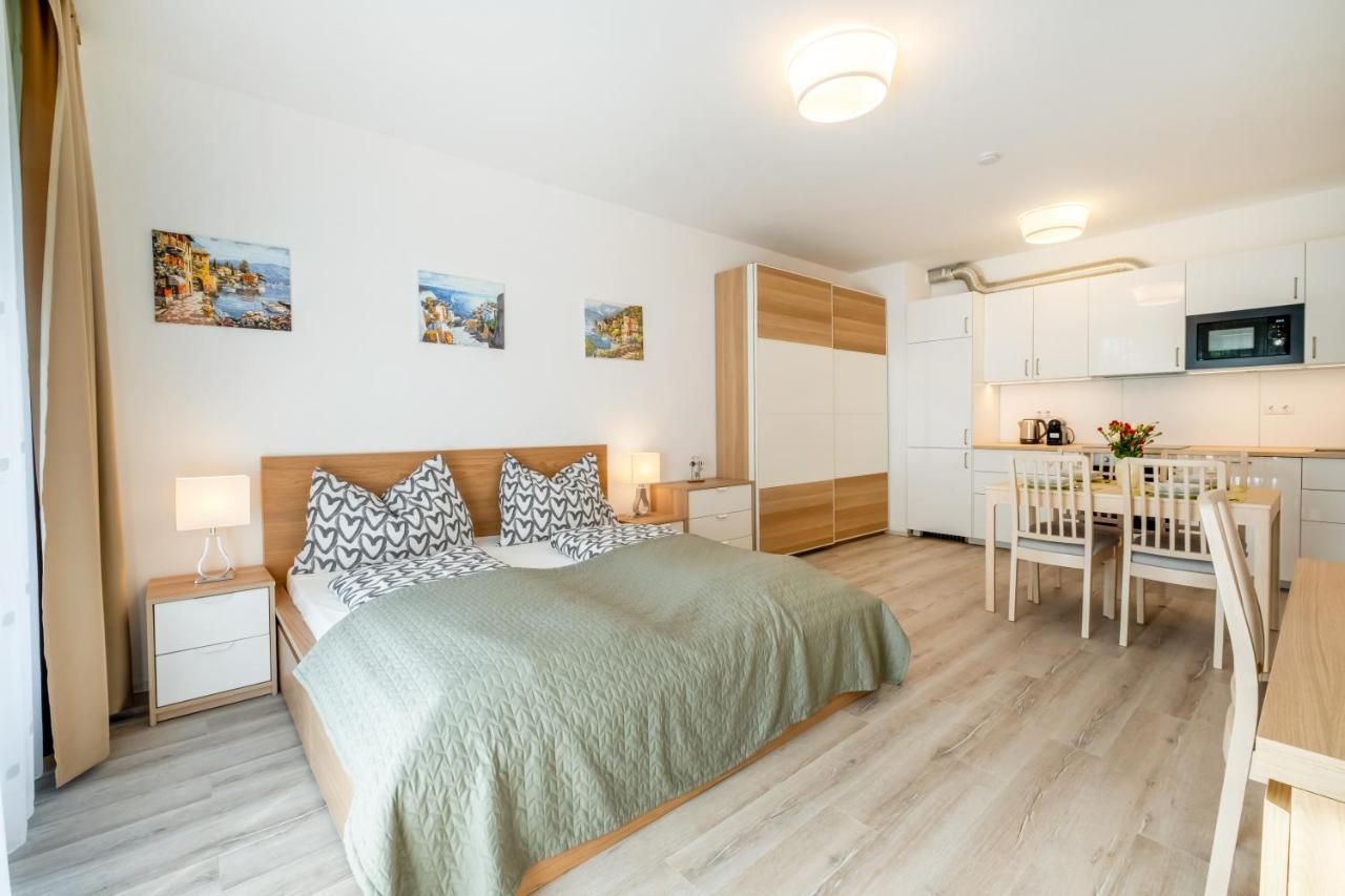 Mf Port Azur Wellness Apartments Шіофок Екстер'єр фото