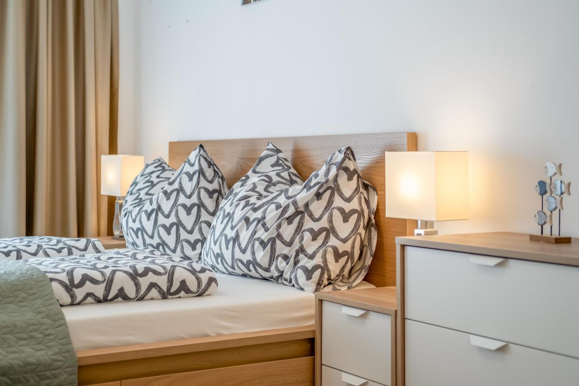 Mf Port Azur Wellness Apartments Шіофок Екстер'єр фото