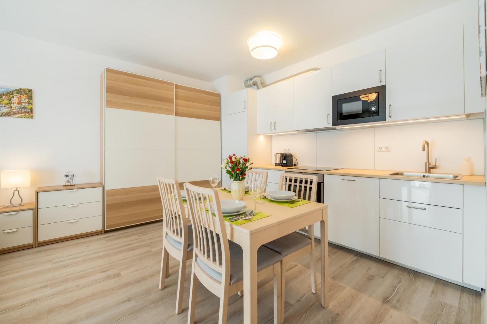 Mf Port Azur Wellness Apartments Шіофок Екстер'єр фото